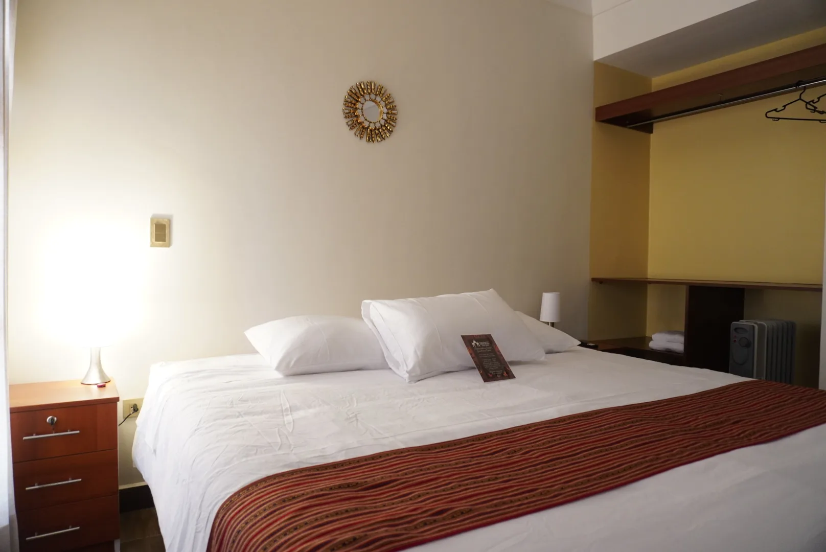 Cozy matrimonial room with Cusco touches